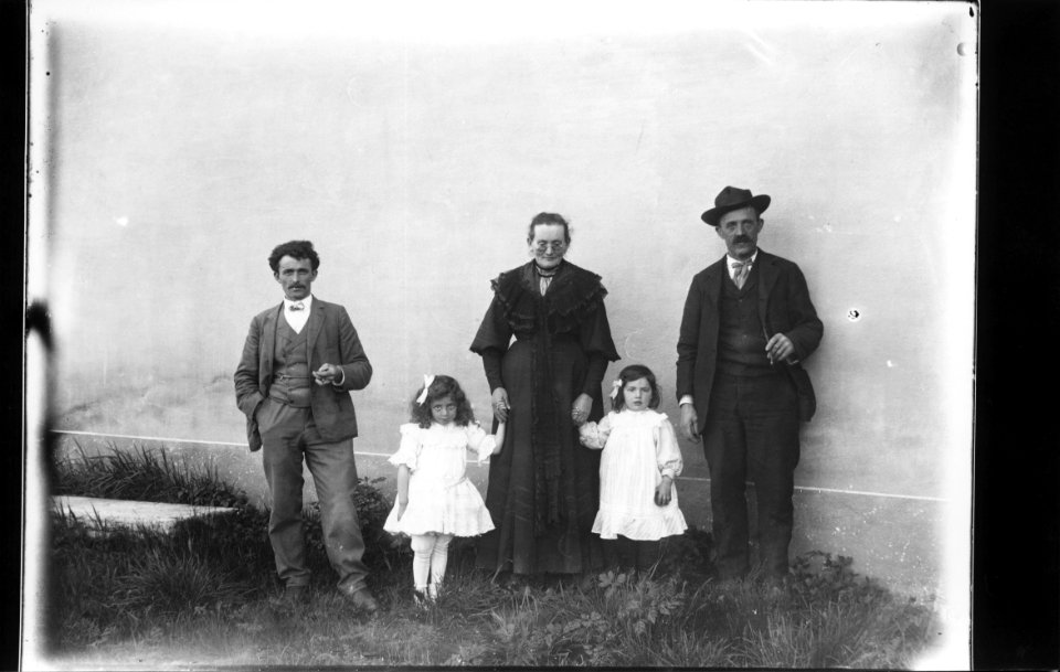 ArCJ - Famille - 137 J 147 b