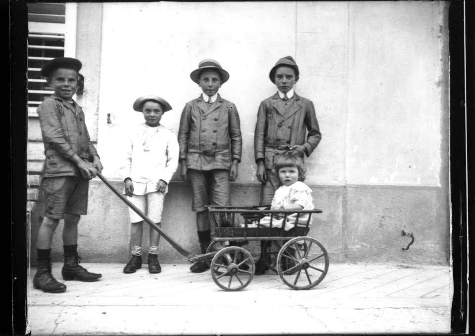 ArCJ - enfants - 137 J 2728 a