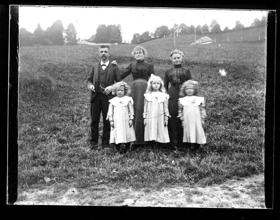ArCJ - Famille - 137 J 1648 a
