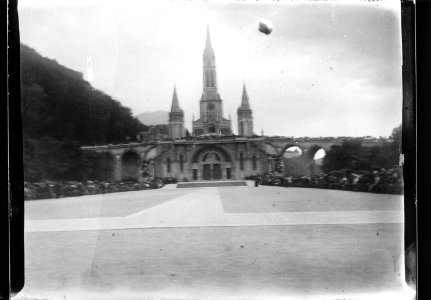 ArCJ - F-Lourdes, Basilique - 137 J 2533 a