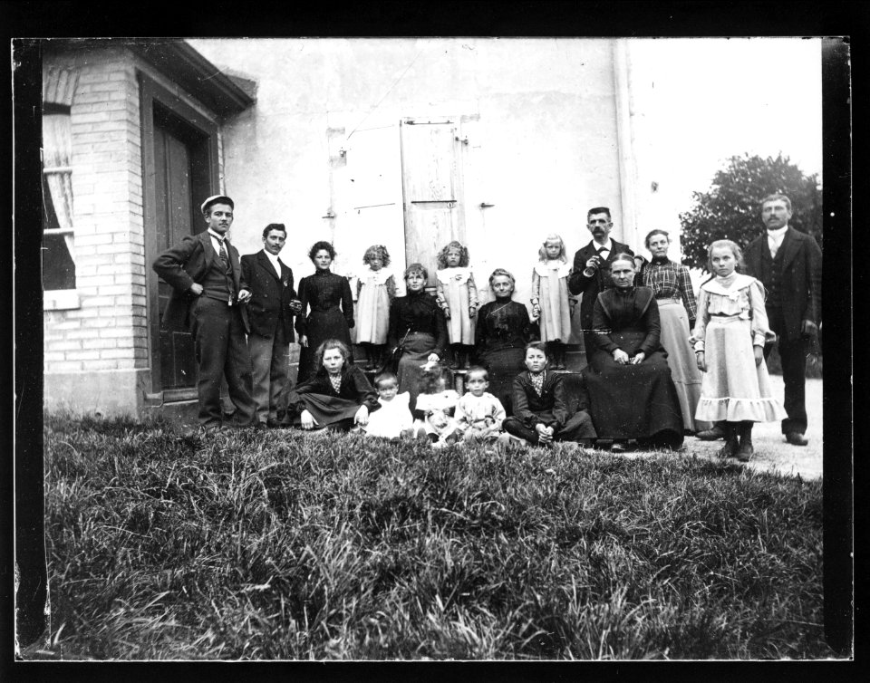 ArCJ - Famille - 137 J 1666 a