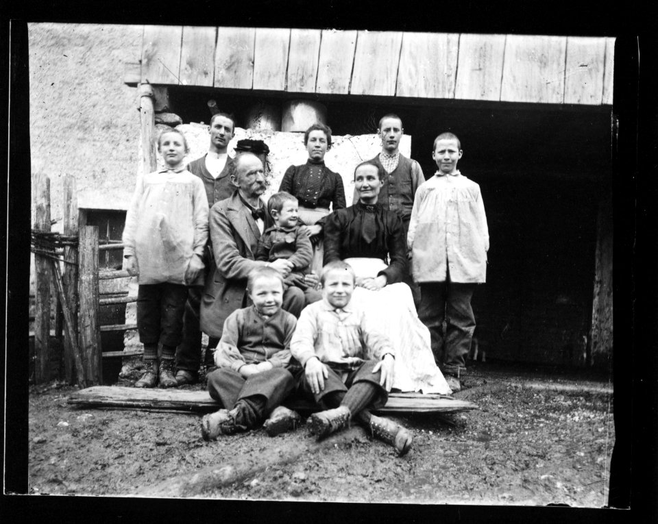 ArCJ - Famille - 137 J 1671 a