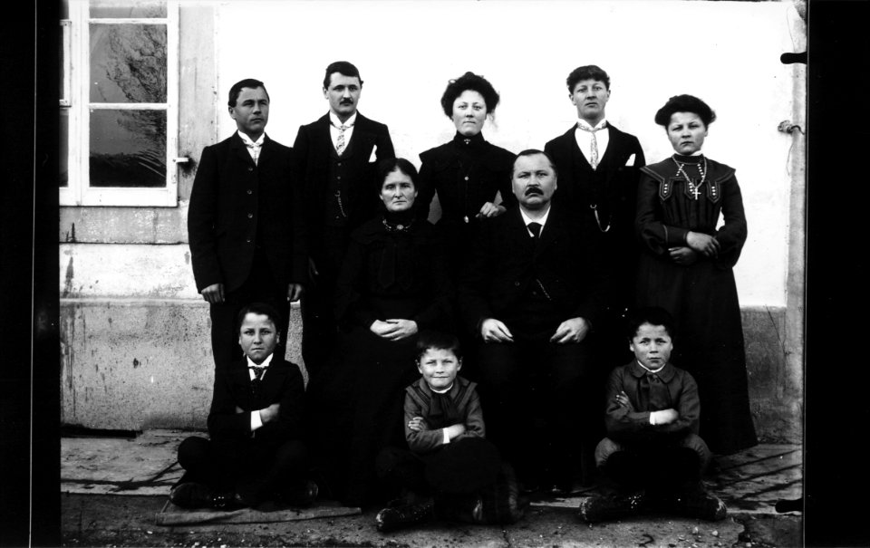 ArCJ - Famille - 137 J 1244 b