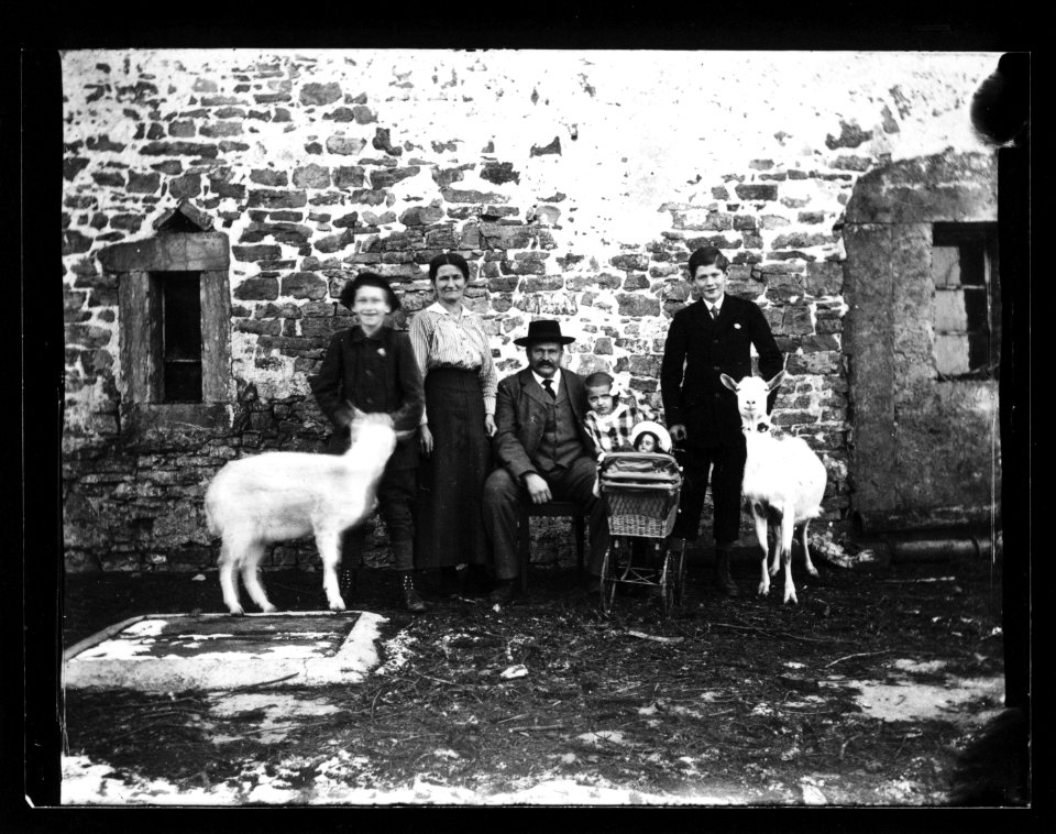 ArCJ - Famille - 137 J 2278 a