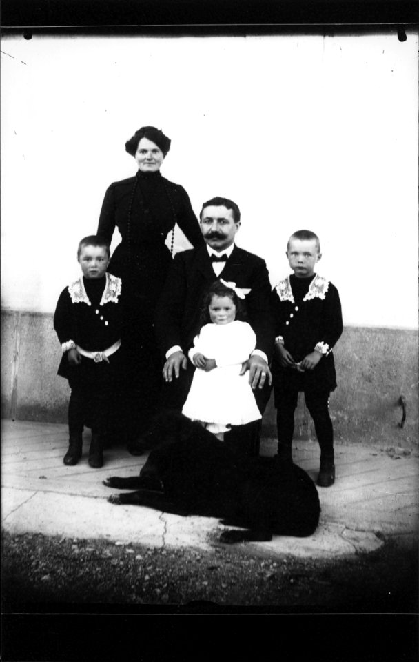 ArCJ - Famille - 137 J 15 b