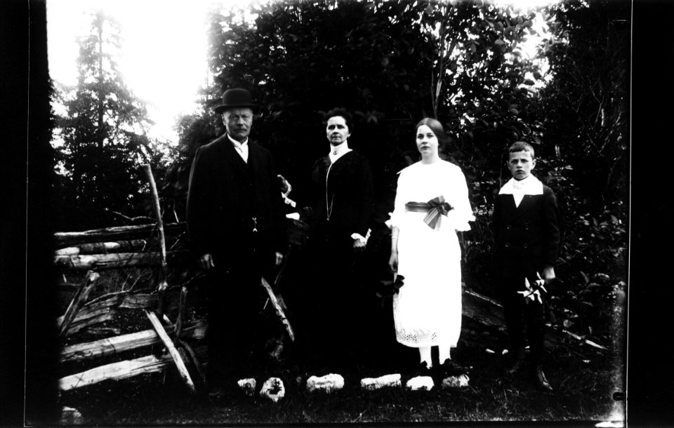 ArCJ - Famille - 137 J 1245 b