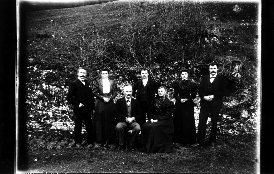 ArCJ - Famille - 137 J 1322 b