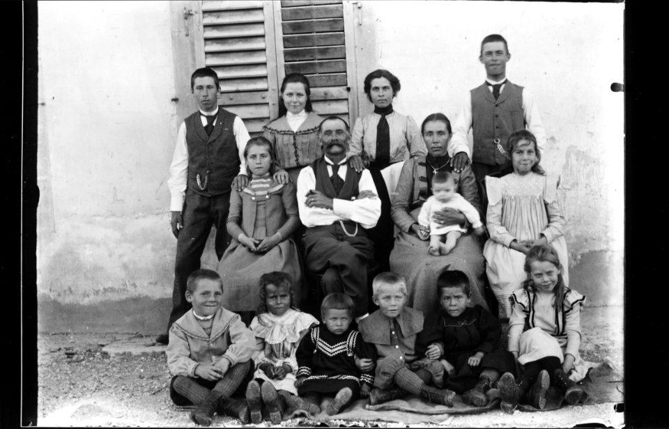 ArCJ - Famille - 137 J 283 b