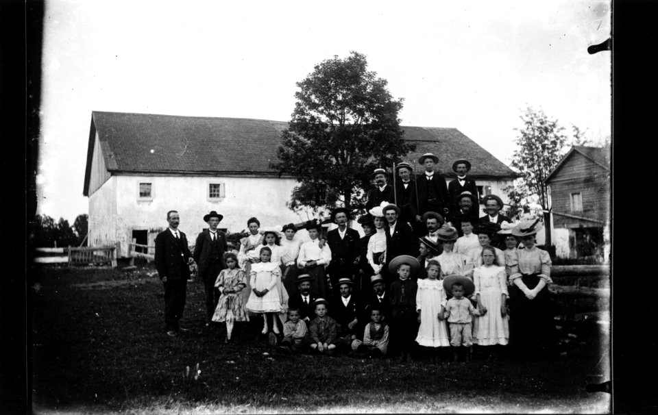 ArCJ - Famille - 137 J 105 b