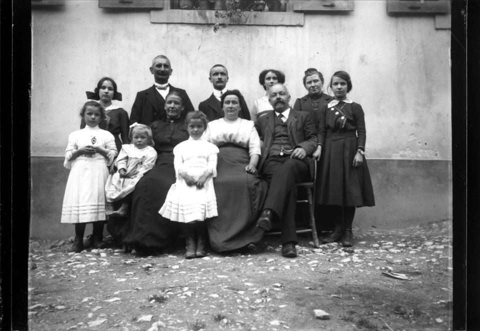 ArCJ - Famille - 137 J 2849 a