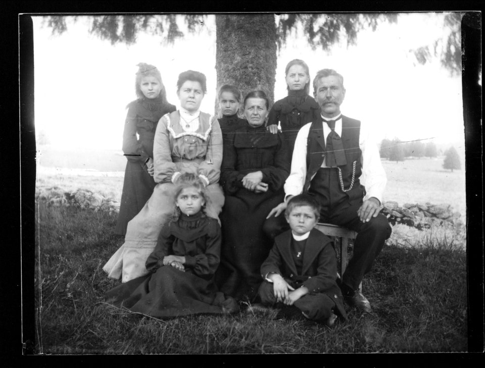 ArCJ - Famille - 137 J 1403 a