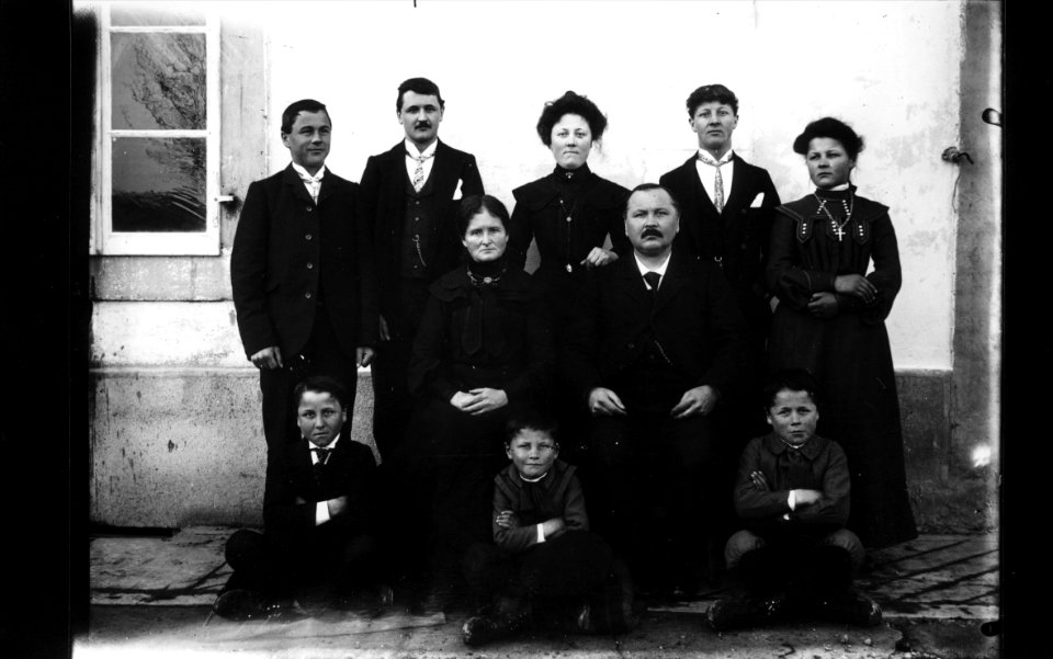 ArCJ - Famille - 137 J 1247 b