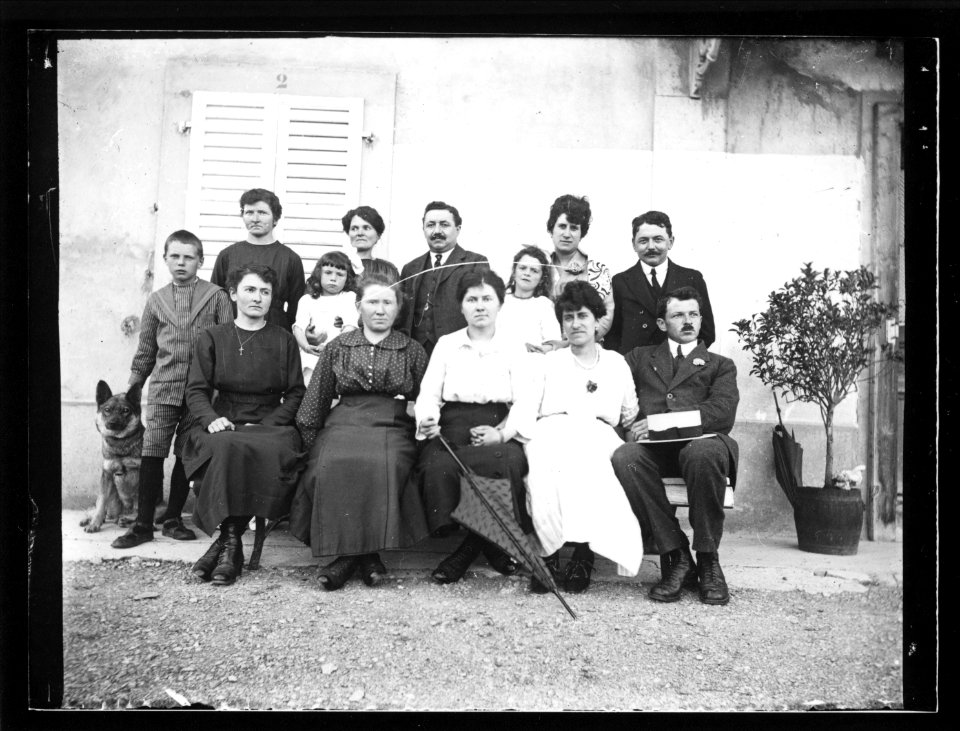 ArCJ - Famille - 137 J 1442 a