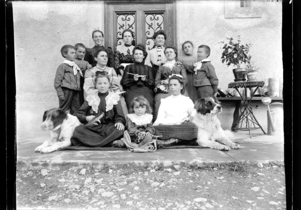 ArCJ - Famille - 137 J 2965 a