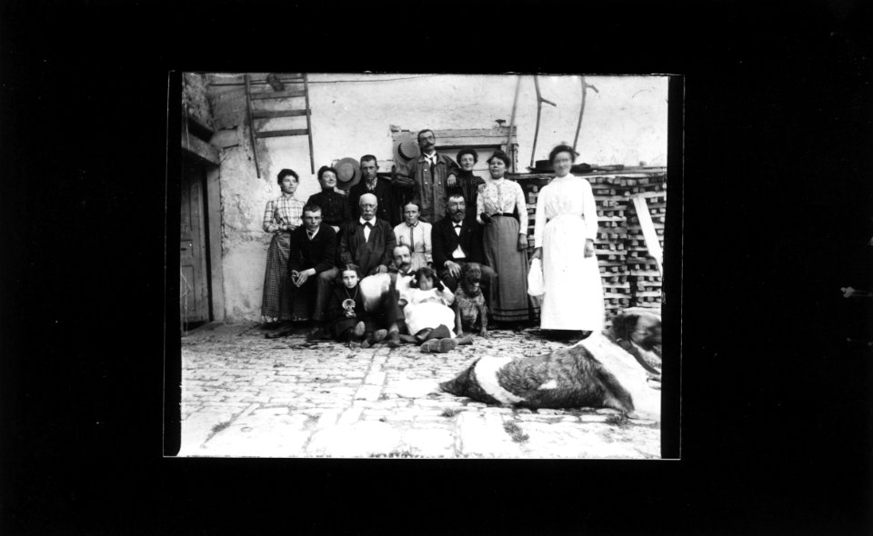 ArCJ - Famille - 137 J 1682 a