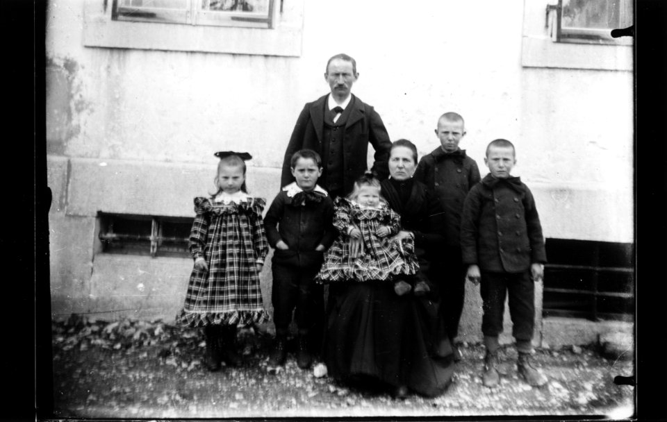 ArCJ - Famille - 137 J 433 b