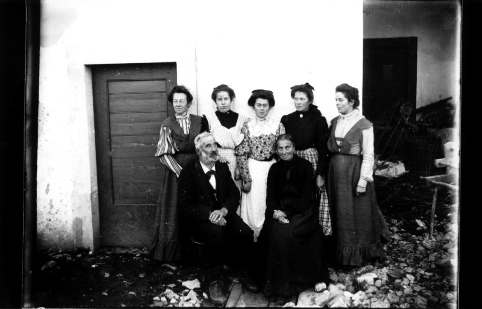 ArCJ - Famille - 137 J 1779 b