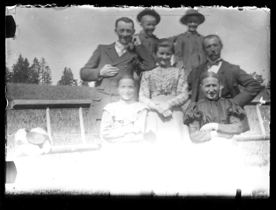 ArCJ - Famille - 137 J 1445 a