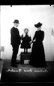 ArCJ - Famille - 137 J 483 b
