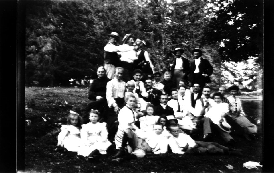ArCJ - Famille - 137 J 517 b
