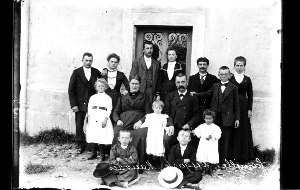 ArCJ - Famille - 137 J 165 b