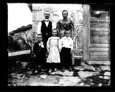 ArCJ - Famille - 137 J 678 a