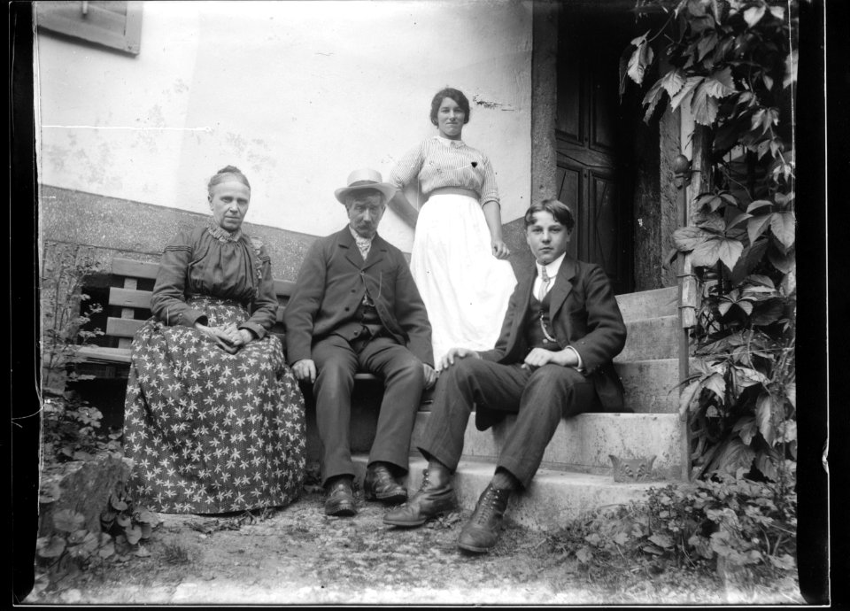 ArCJ - Famille - 137 J 2599 a