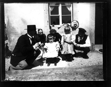 ArCJ - Famille - 137 J 1672 a