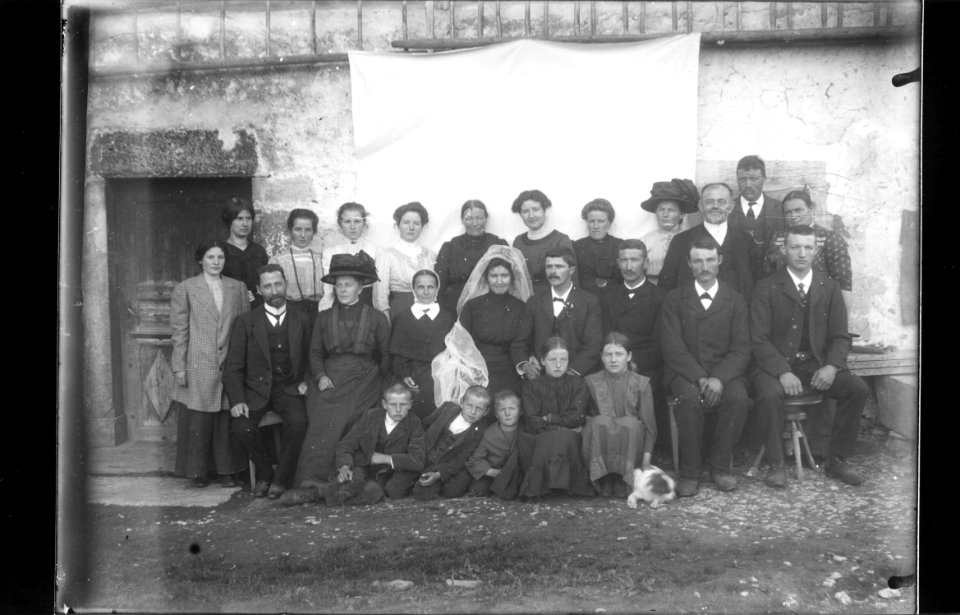 ArCJ - Famille - 137 J 1765 b
