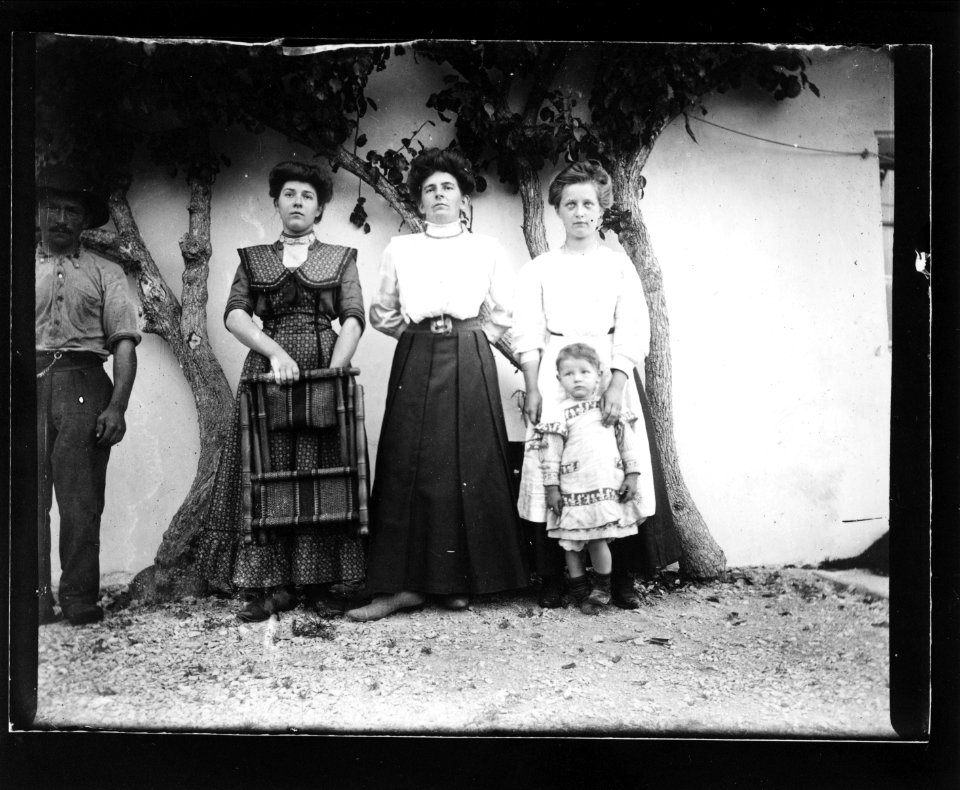 ArCJ - Famille - 137 J 1688 a