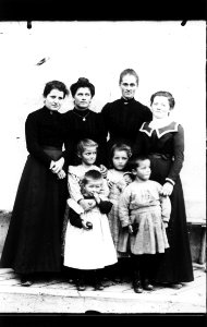 ArCJ - femmes, enfants - 137 J 437 b
