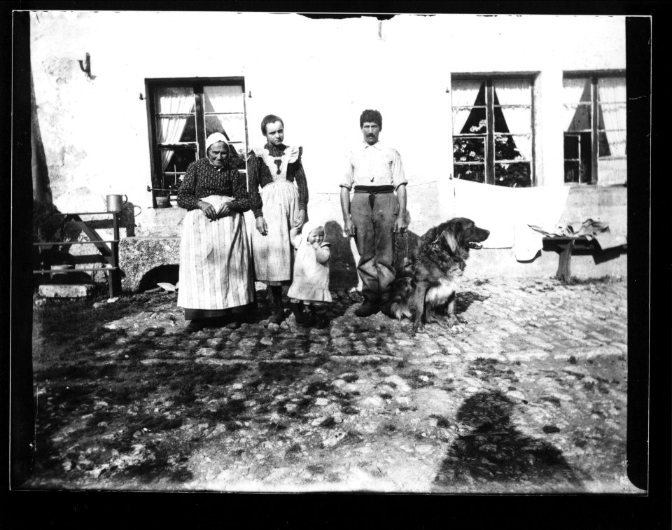 ArCJ - Famille - 137 J 2115 a