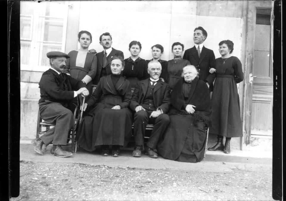 ArCJ - Famille - 137 J 2811 a