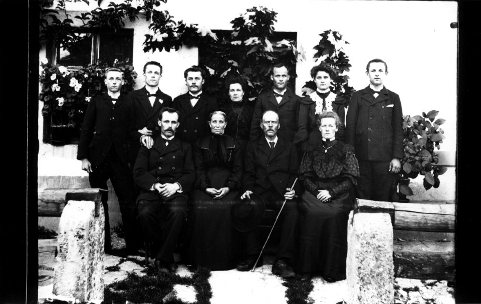 ArCJ - Famille - 137 J 261 b
