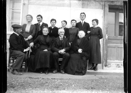 ArCJ - Famille - 137 J 2810 a