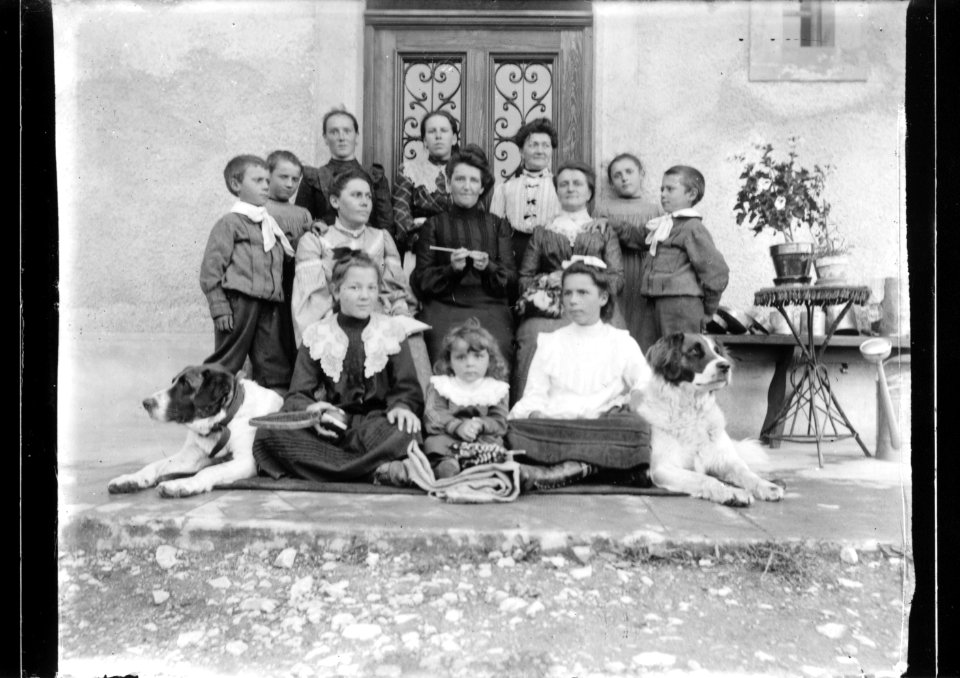 ArCJ - Famille - 137 J 2964 a