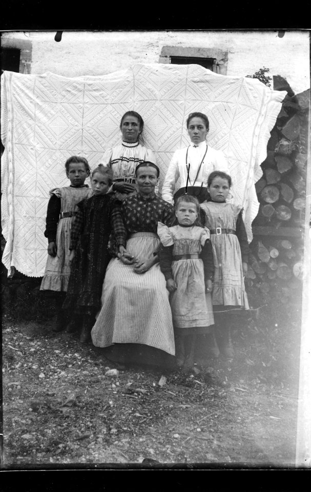 ArCJ - Famille - 137 J 372 b