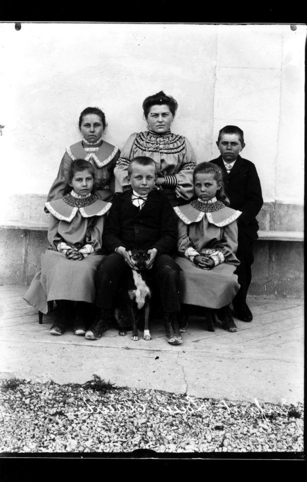 ArCJ - Famille - 137 J 488 b