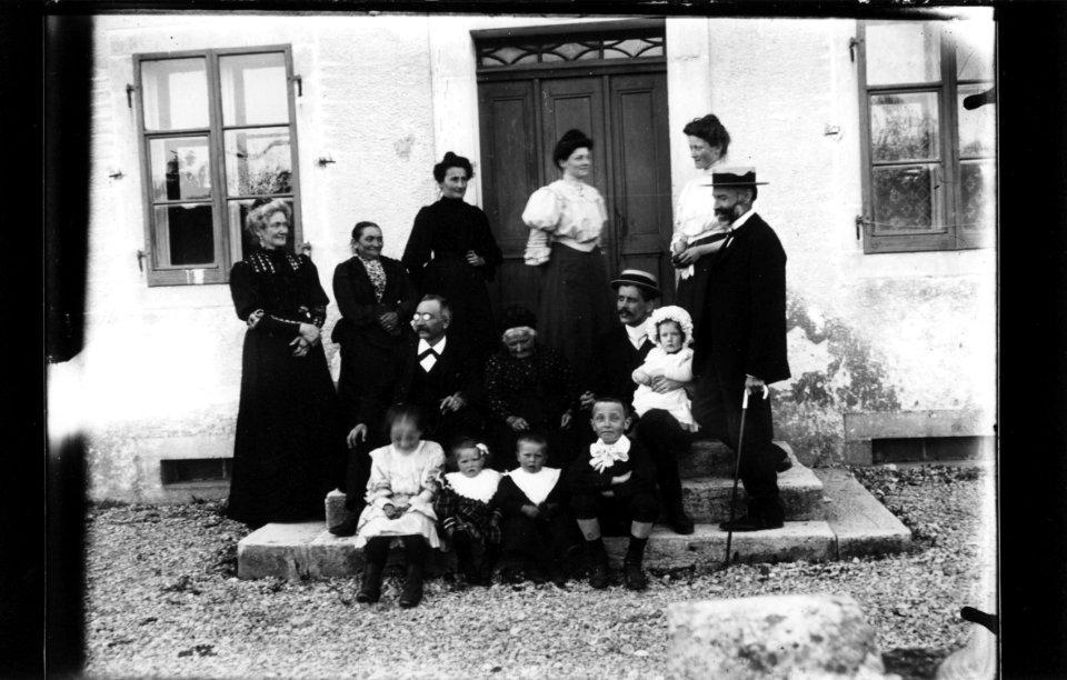 ArCJ - Famille - 137 J 436 b
