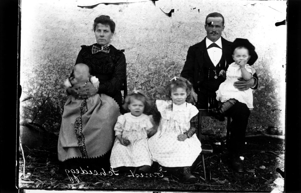 ArCJ - Famille - 137 J 458 b