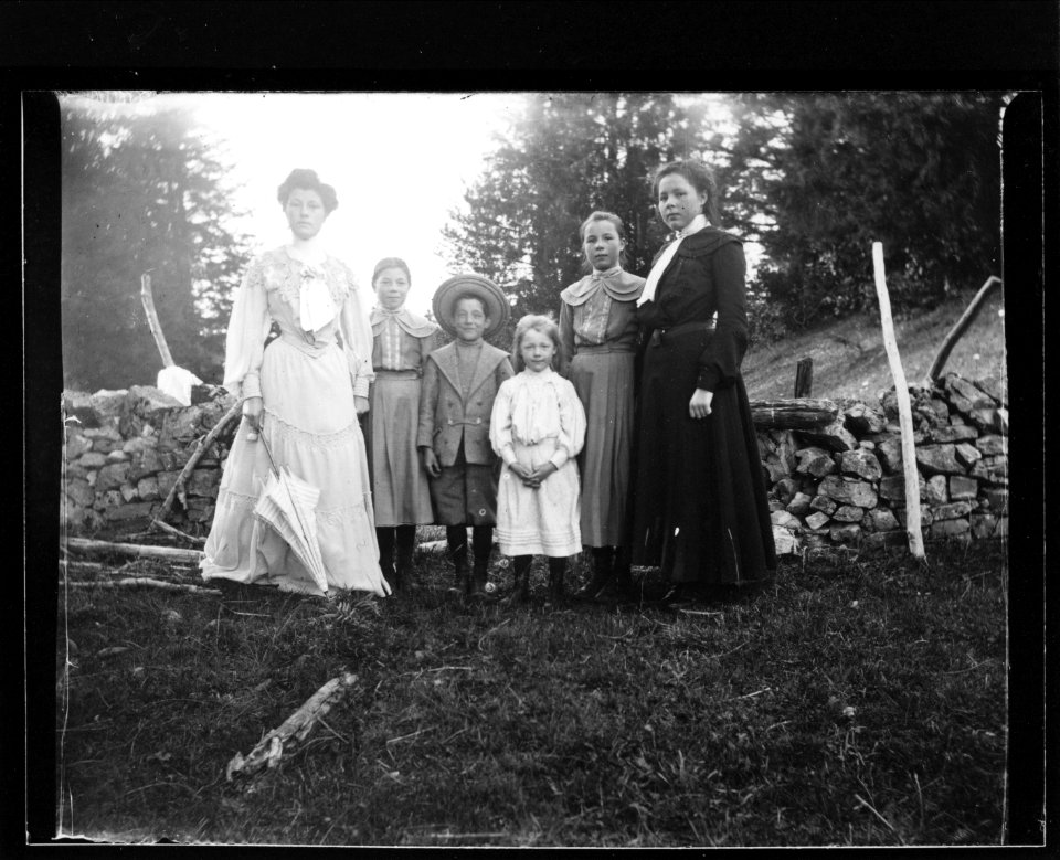 ArCJ - Famille - 137 J 878 a
