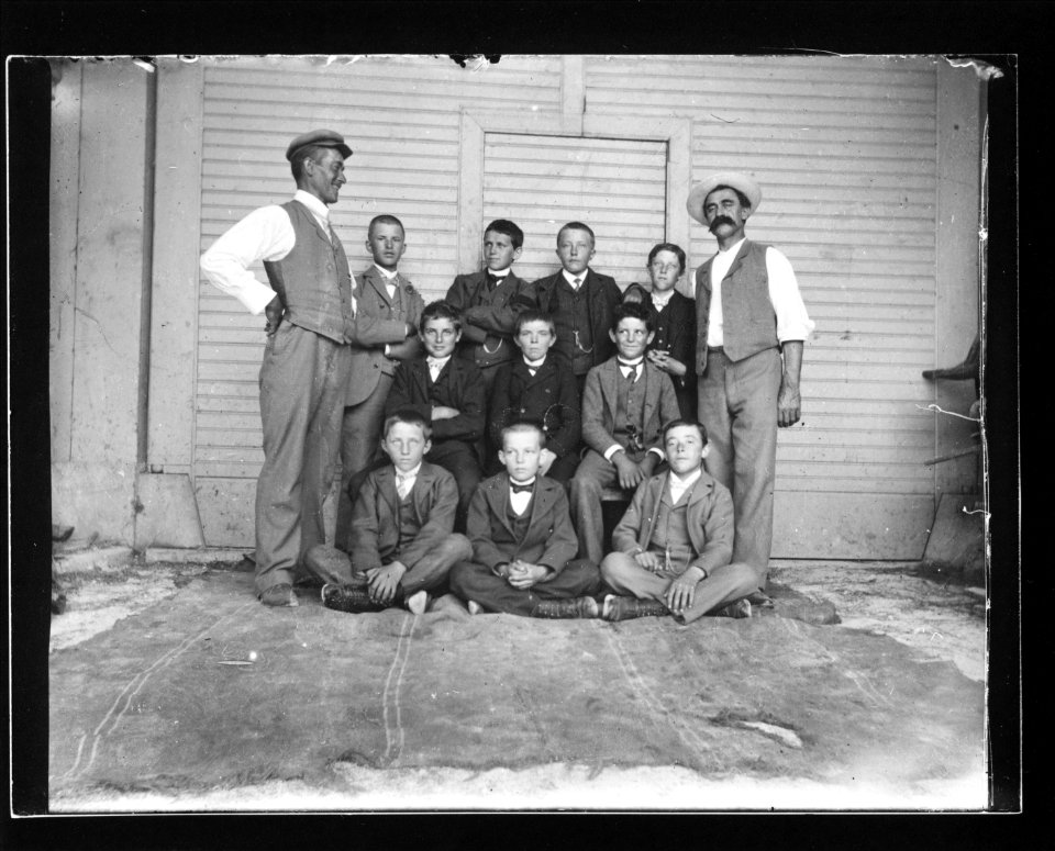 ArCJ - Groupe - 137 J 1408 a