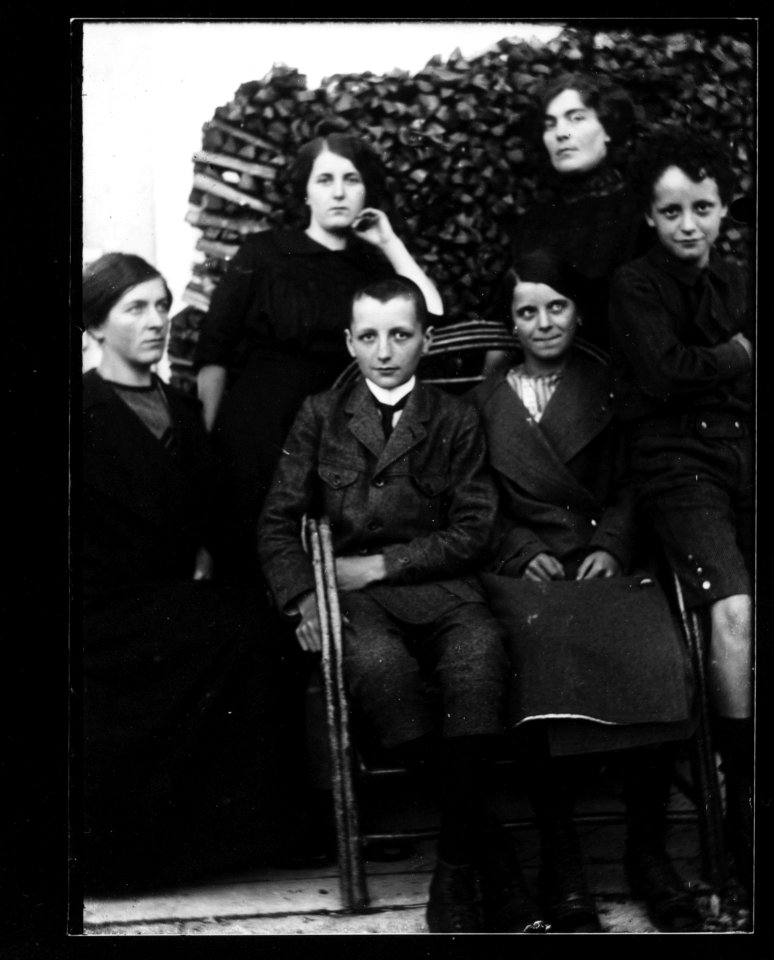 ArCJ - Groupe - 137 J 1895 a