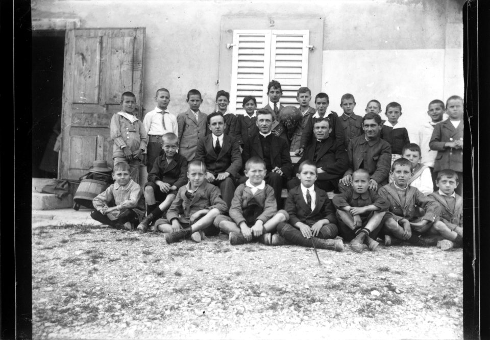 ArCJ - Groupe - 137 J 2631 a