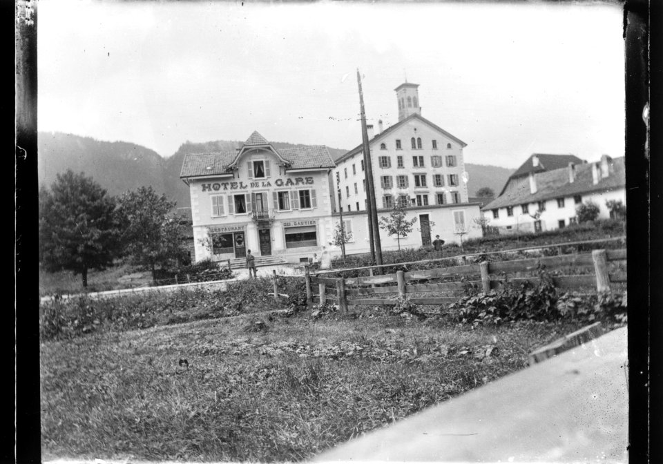 ArCJ - Hôtel de la Gare Gautier; église, maisons - 137 J 2962 a