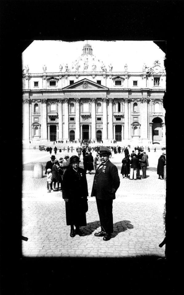 ArCJ - I-Rome, I-Rome - 137 J 1713 b
