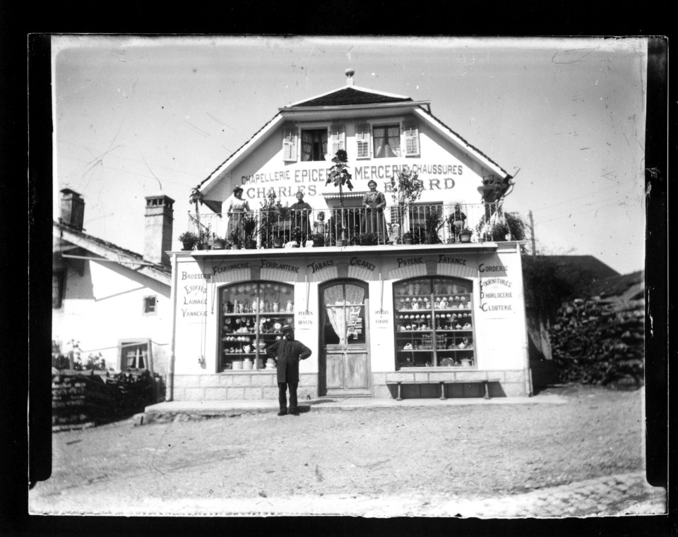 ArCJ - Le Noirmont, Chapellerie, épicerie - 137 J 752 a
