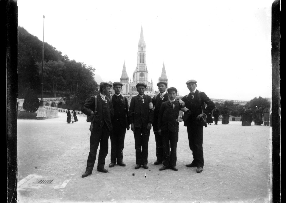 ArCJ - Hommes - 137 J 2532 a