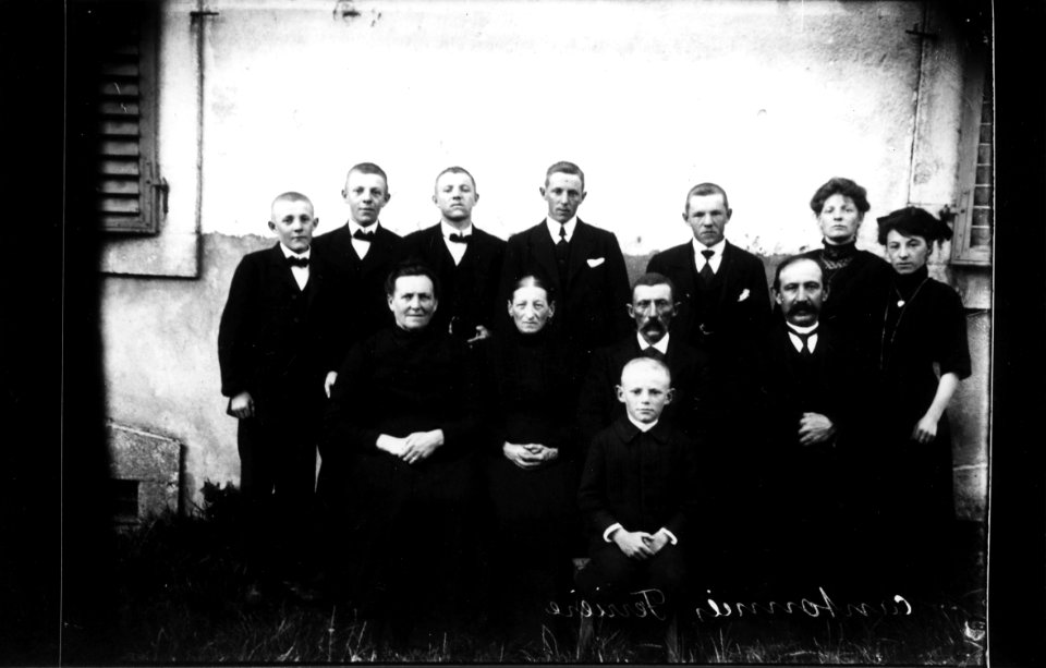 ArCJ - La Ferrière, Famille - 137 J 231 b