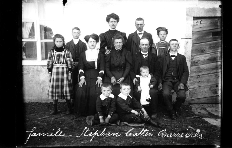 ArCJ - Le Noirmont, Les Barrières, Famille - 137 J 268 b